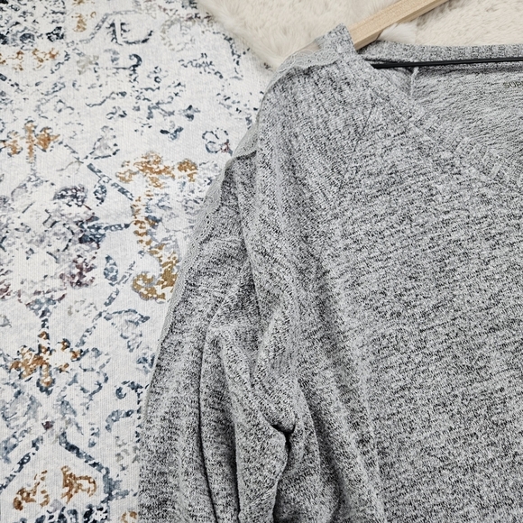 Torrid Super Soft Plush V-Neck Lace Pieced Sleeve Raglan Sweatshirt Heather Gray - Picture 2 of 10